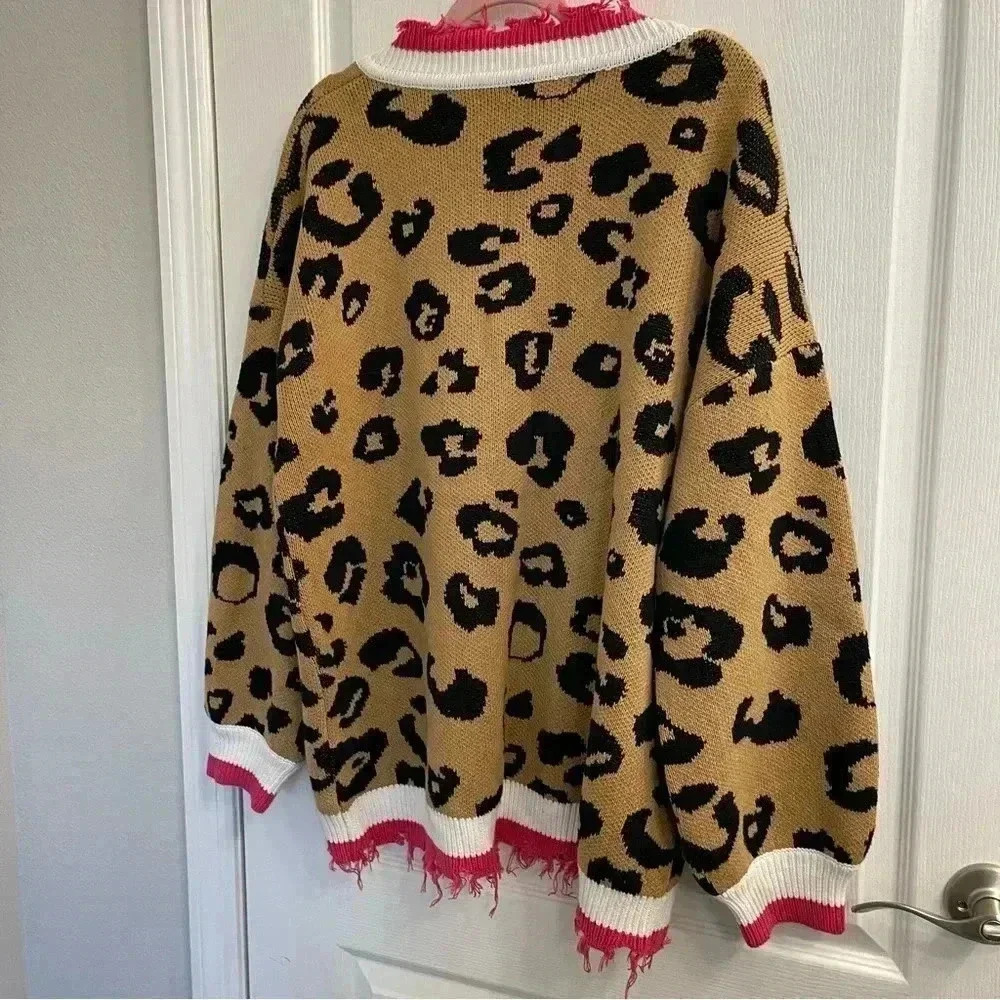 Leopard V-Neck Sweater with Fringes - Picture 10 of 10